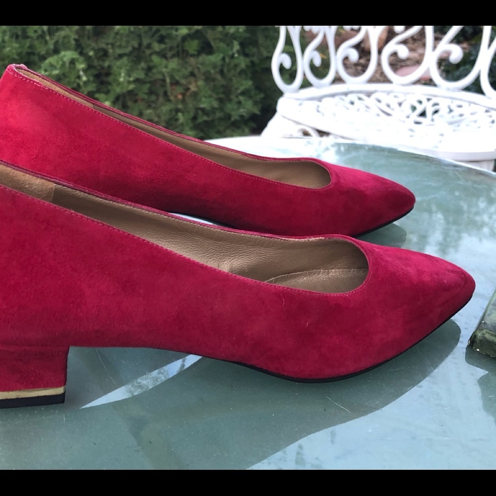 St. John Red Suede Pumps, 9.5 S (Narrow) - Picture 7 of 10